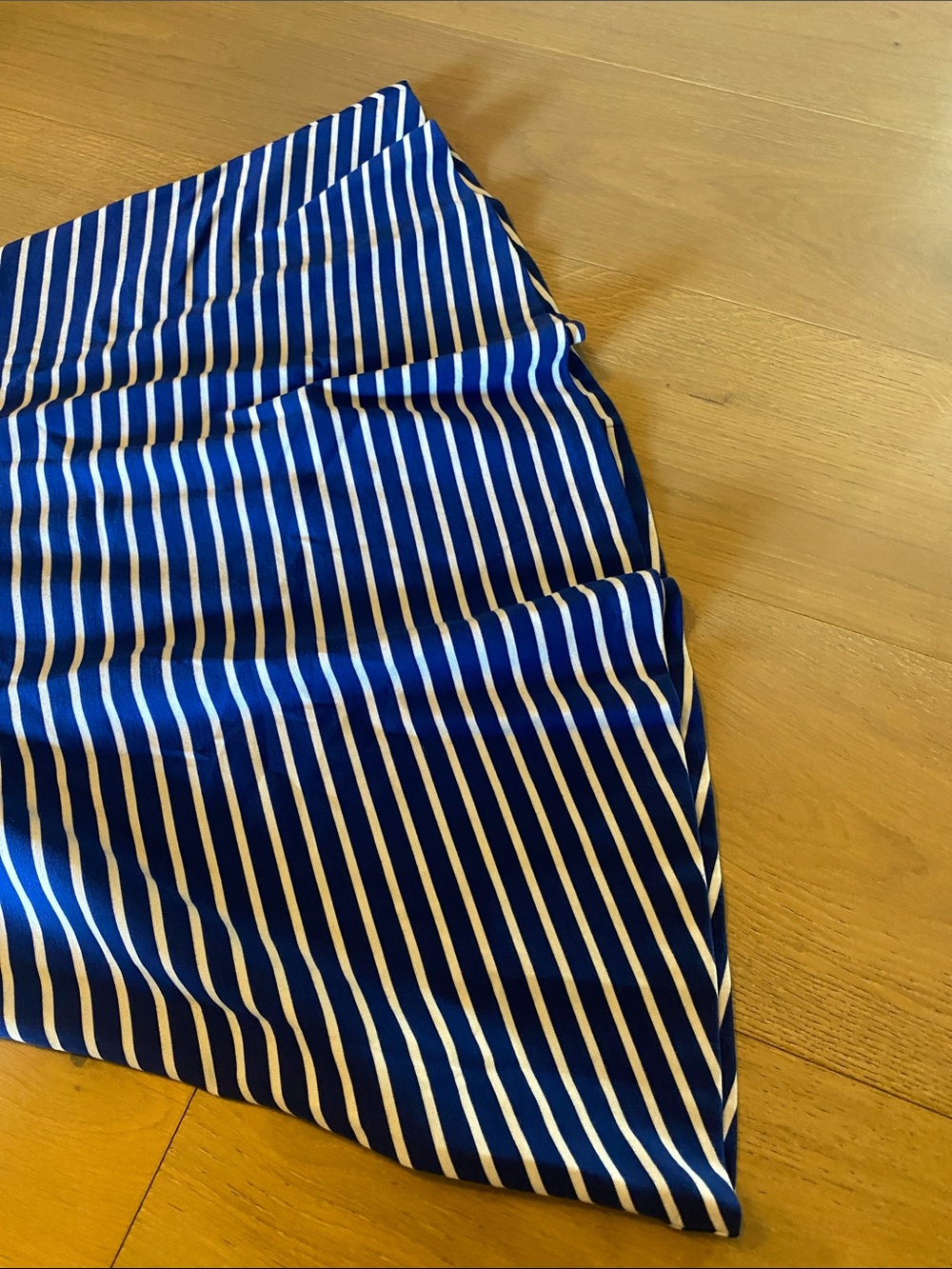 Talbots Blue and White Striped women's top neckline with zipper and clasp - Picture 5 of 6